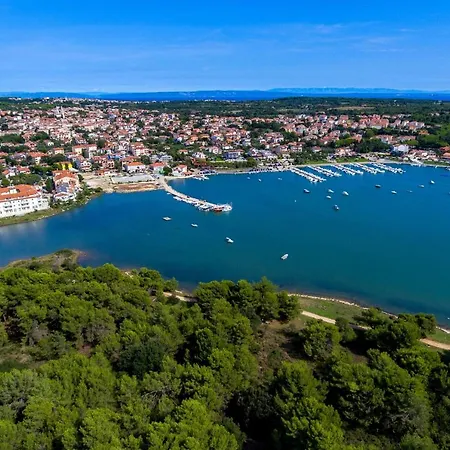 With A Parking Space - 7655