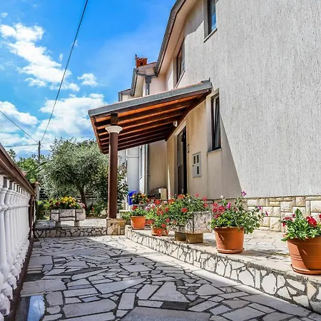 With A Parking Space - 7655 Appartement