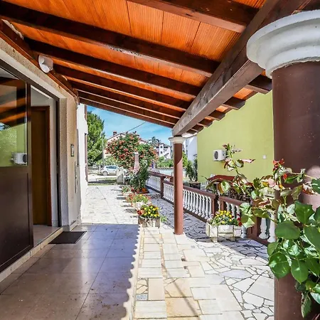 With A Parking Space - 7655