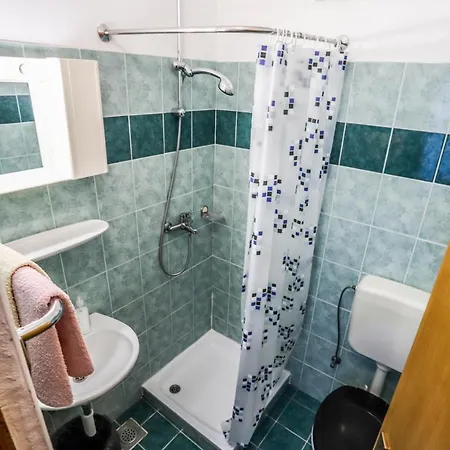 With A Parking Space - 7655 Μεντουλίν