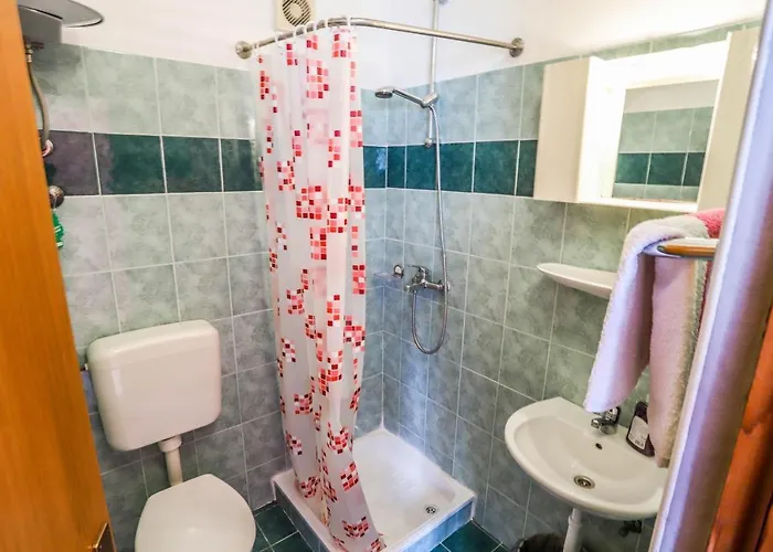 With A Parking Space - 7655 아파트 *