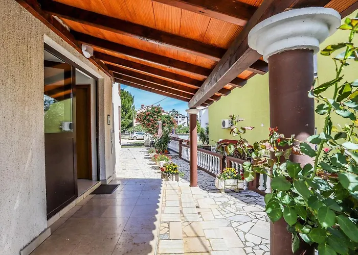 With A Parking Space - 7655