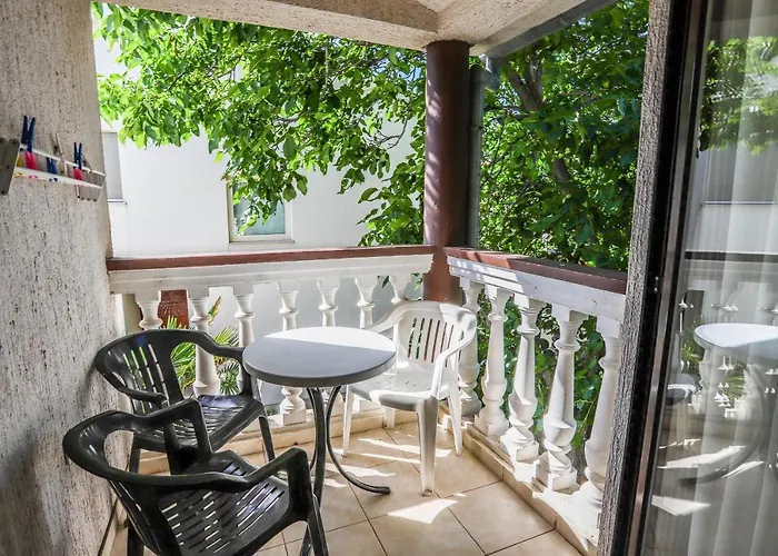 With A Parking Space - 7655