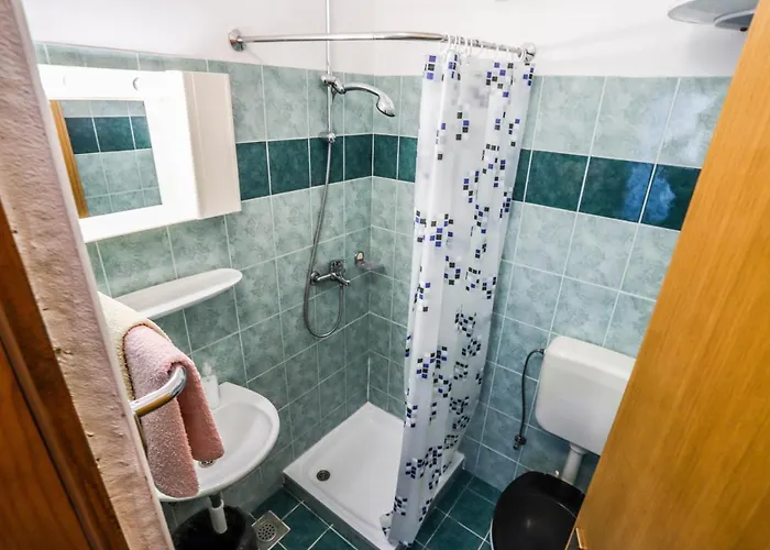 With A Parking Space - 7655 메덜린