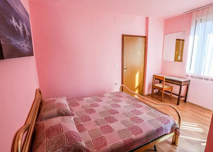 With A Parking Space - 7655