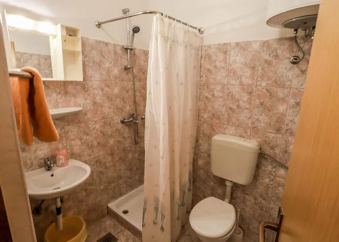 With A Parking Space - 7655